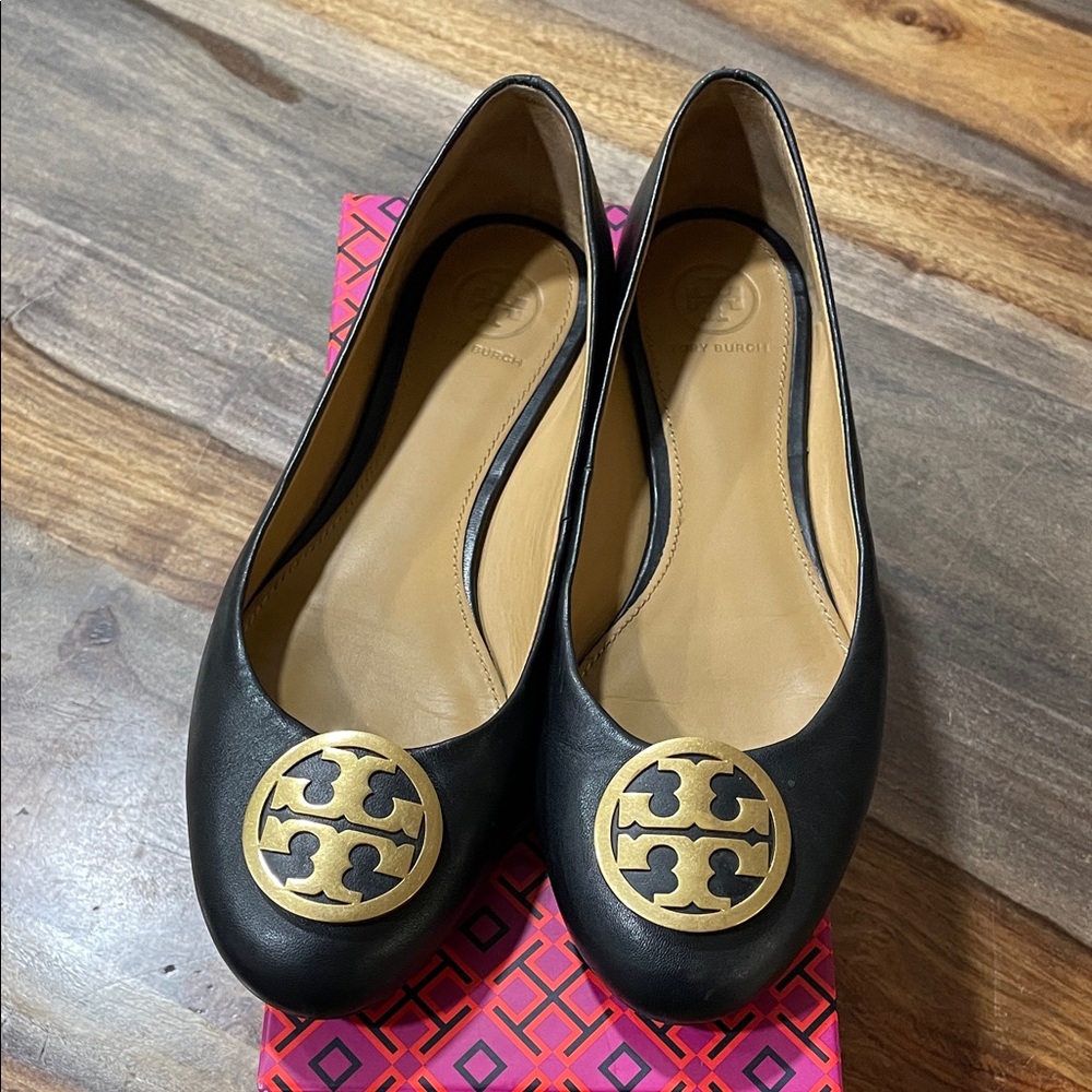 Tory Burch Reva sandals great condition. Size 7.5